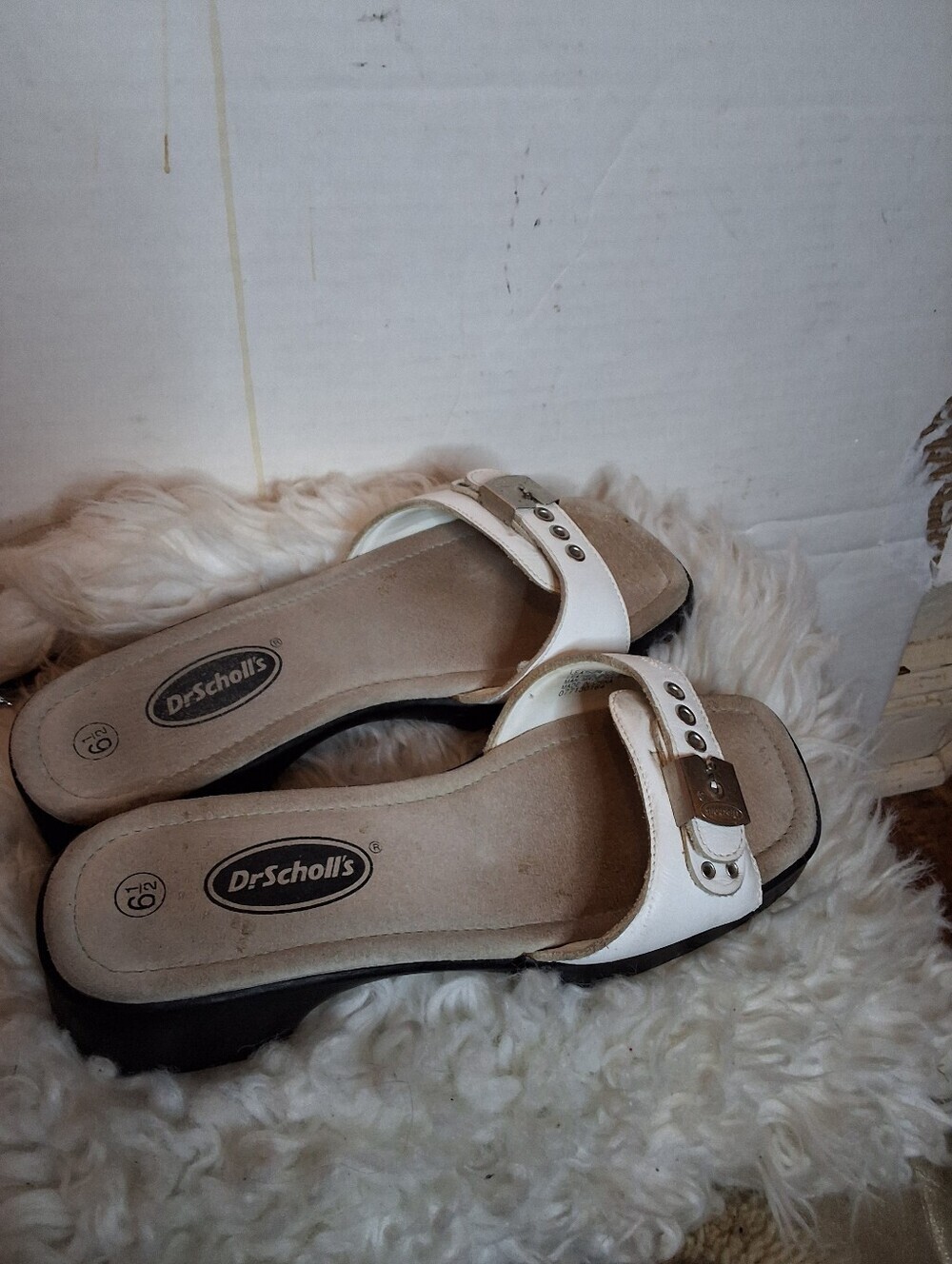 Dr. Scholl’s White Buckle Slide Sandals Rivet Comfort Low Heel 6.5 - Picture 4 of 7
